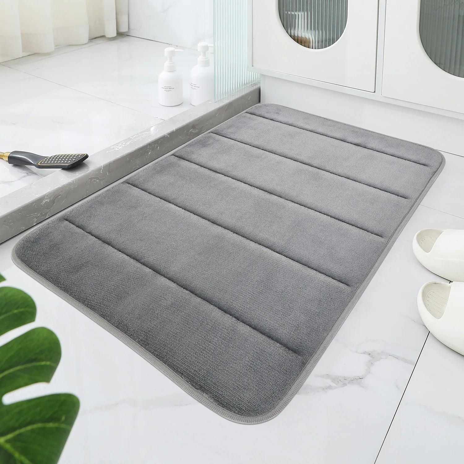 1 piece bath mat Geometric pattern coral velvet bathroom mat, non-slip sole, hand washed, embossed stripe design, soft and comfo - Zecs shopping