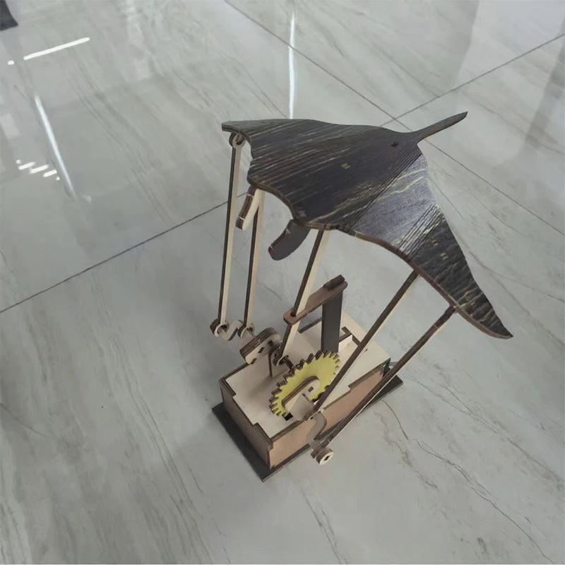 Wooden Manta Ray Automaton – Handcrafted Mechanical Ocean Sculpture & Hand-Crank Kinetic Desk Decor