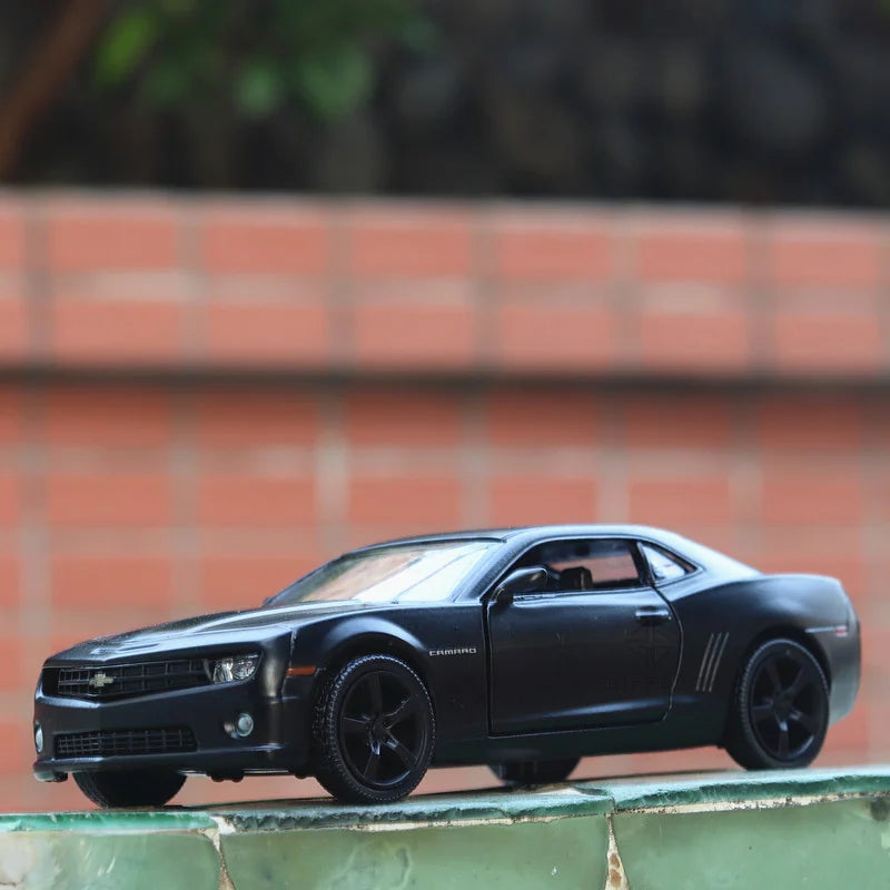 Chevrolet Camaro Alloy Car Pull-Back Racing Toy with Open Doors for Kids & Collectors