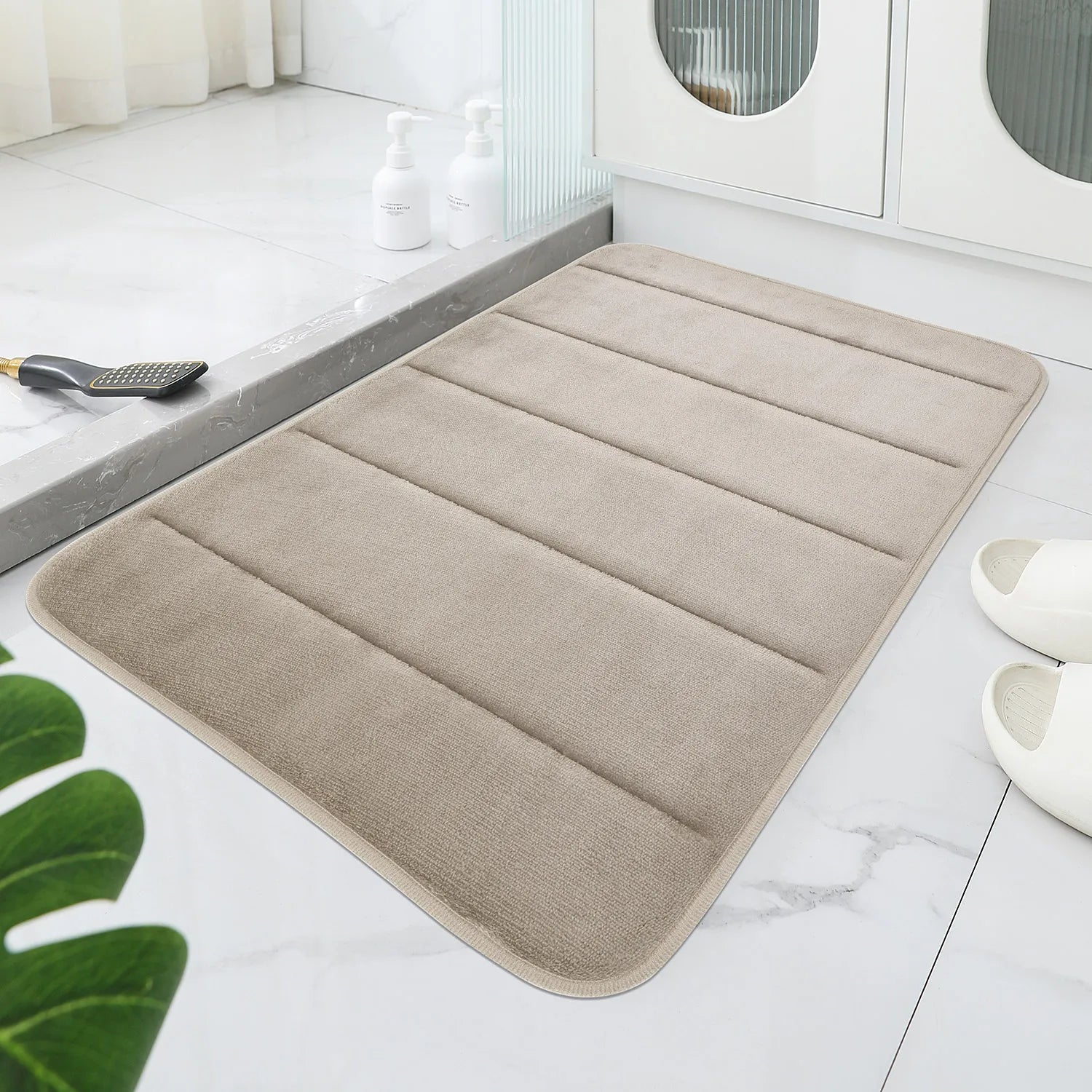 1 piece bath mat Geometric pattern coral velvet bathroom mat, non-slip sole, hand washed, embossed stripe design, soft and comfo - Zecs shopping