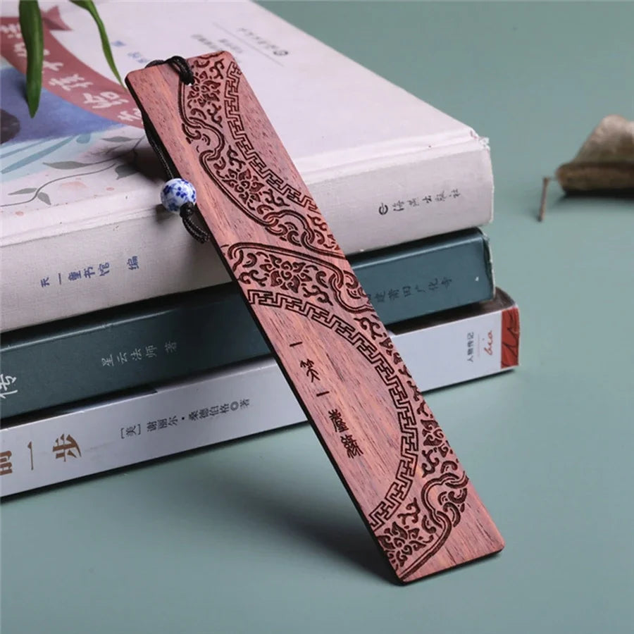 Chinese Style Redwood Sandalwood Bookmark Business School Commemorative Gift Crescent Bookmark Best Gift for Book Lover