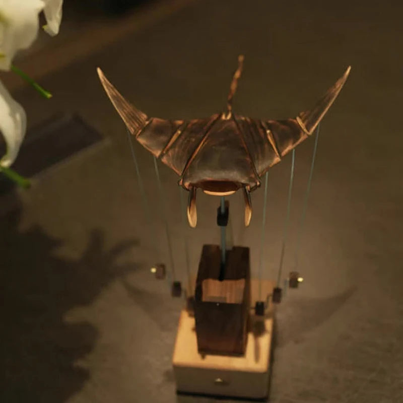 Wooden Manta Ray Automaton – Handcrafted Mechanical Ocean Sculpture & Hand-Crank Kinetic Desk Decor
