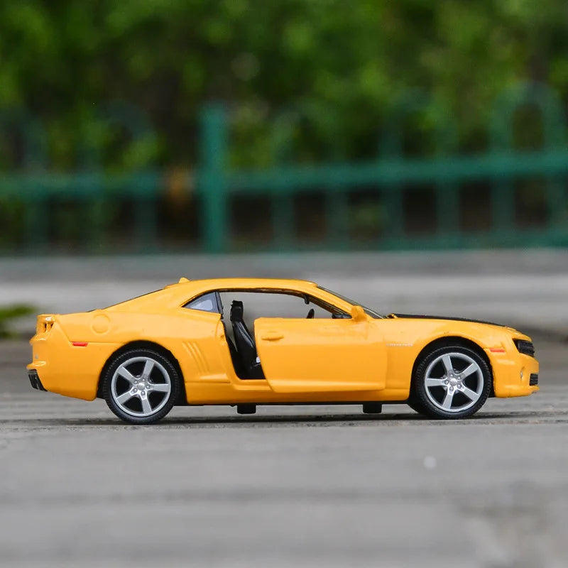 Chevrolet Camaro Alloy Car Pull-Back Racing Toy with Open Doors for Kids & Collectors